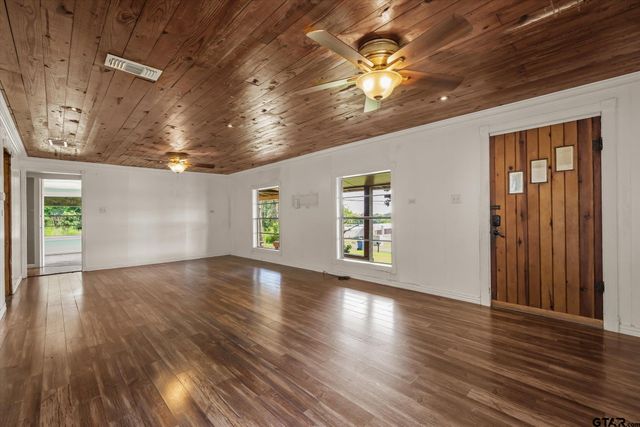 505 N Willis Street, Daingerfield, TX 75638