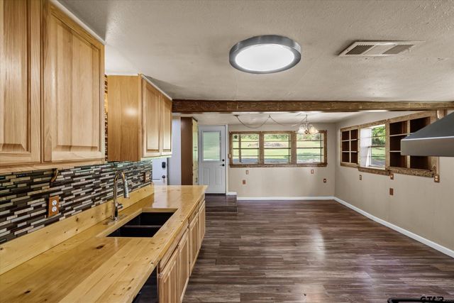 505 N Willis Street, Daingerfield, TX 75638