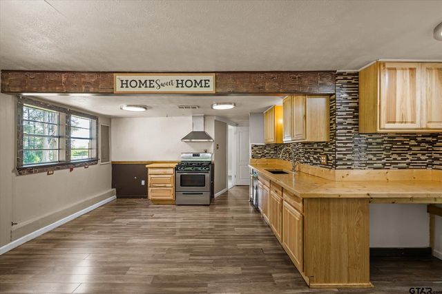 505 N Willis Street, Daingerfield, TX 75638