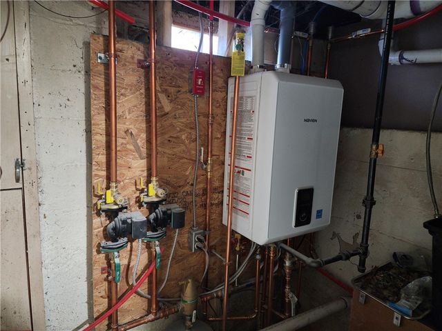 6 Douglas Street, Cranston, RI 02910