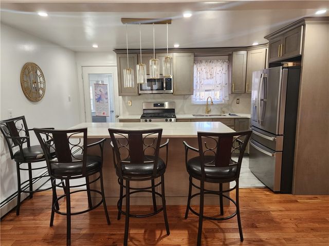 6 Douglas Street, Cranston, RI 02910