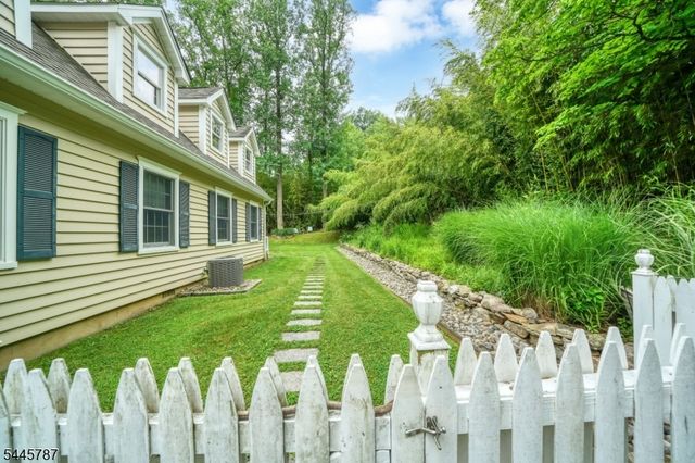 30 Dogwood Dr, Chester Twp., NJ 07930