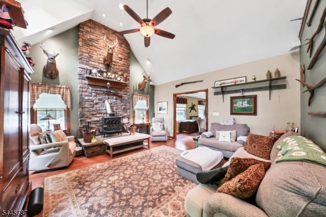 30 Dogwood Dr, Chester Twp., NJ 07930