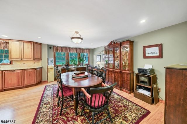 30 Dogwood Dr, Chester Twp., NJ 07930