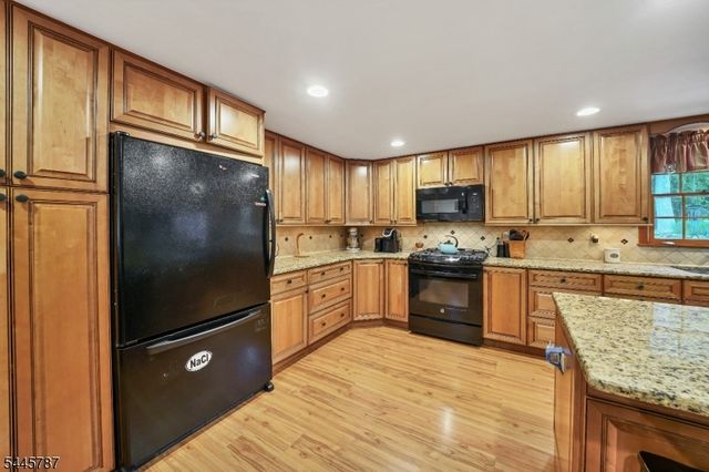 30 Dogwood Dr, Chester Twp., NJ 07930