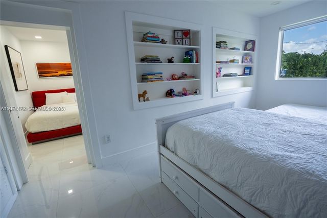 31 SW 6th St, Hallandale Beach, FL 33009