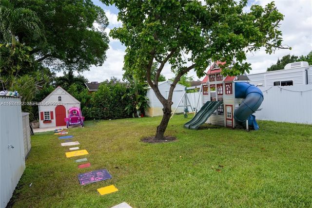 31 SW 6th St, Hallandale Beach, FL 33009