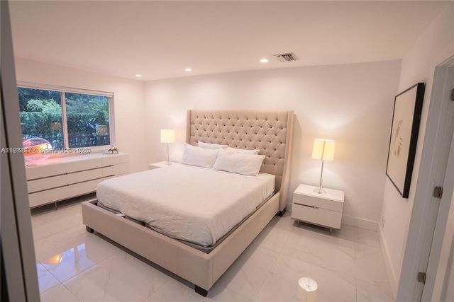 31 SW 6th St, Hallandale Beach, FL 33009