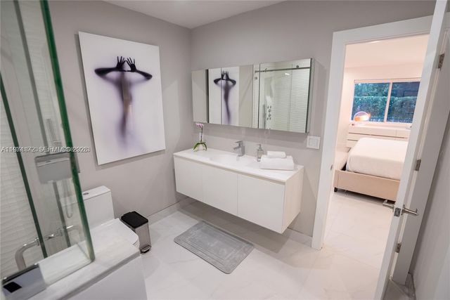 31 SW 6th St, Hallandale Beach, FL 33009