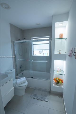 31 SW 6th St, Hallandale Beach, FL 33009