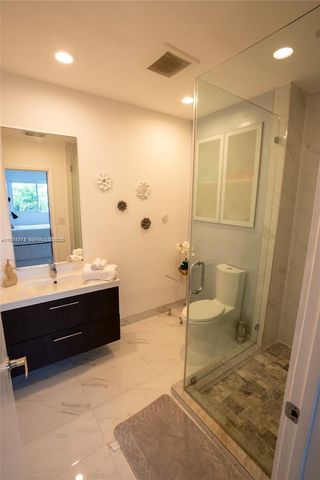 31 SW 6th St, Hallandale Beach, FL 33009