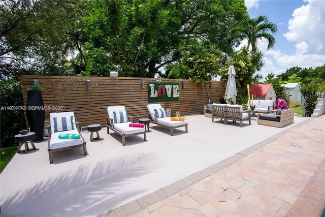 31 SW 6th St, Hallandale Beach, FL 33009