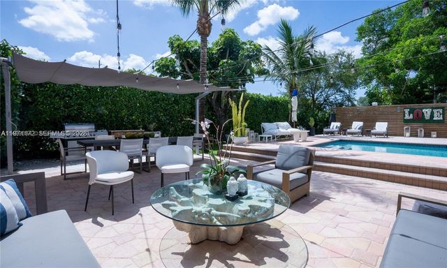 31 SW 6th St, Hallandale Beach, FL 33009