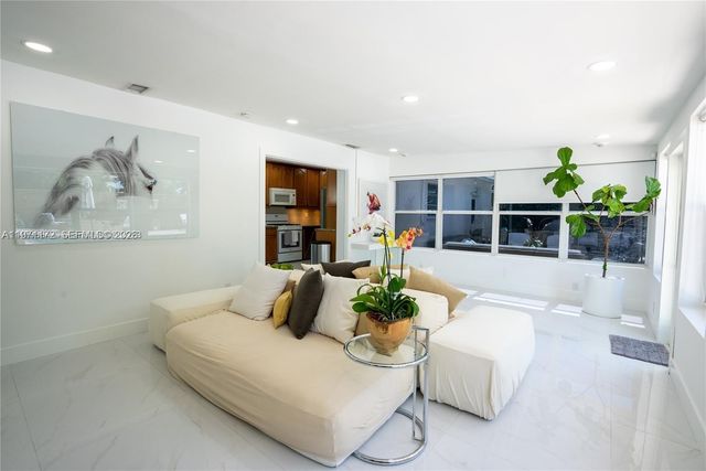 31 SW 6th St, Hallandale Beach, FL 33009