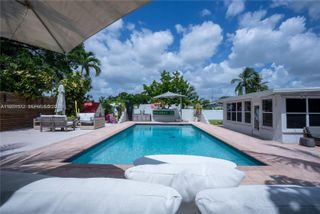 31 SW 6th St, Hallandale Beach, FL 33009