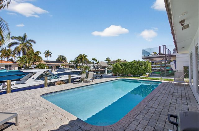2433 SE 10th Street, Pompano Beach, FL 33062