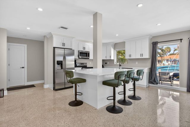 2433 SE 10th Street, Pompano Beach, FL 33062