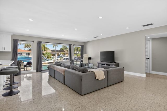 2433 SE 10th Street, Pompano Beach, FL 33062