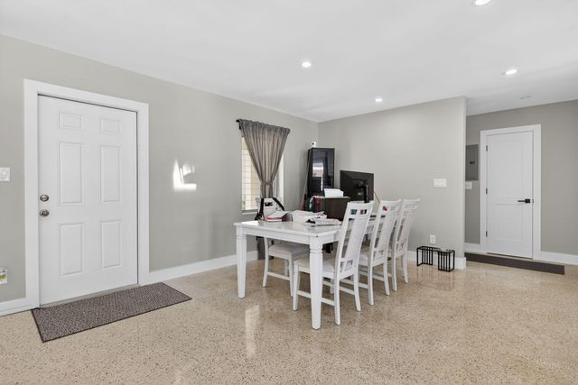 2433 SE 10th Street, Pompano Beach, FL 33062