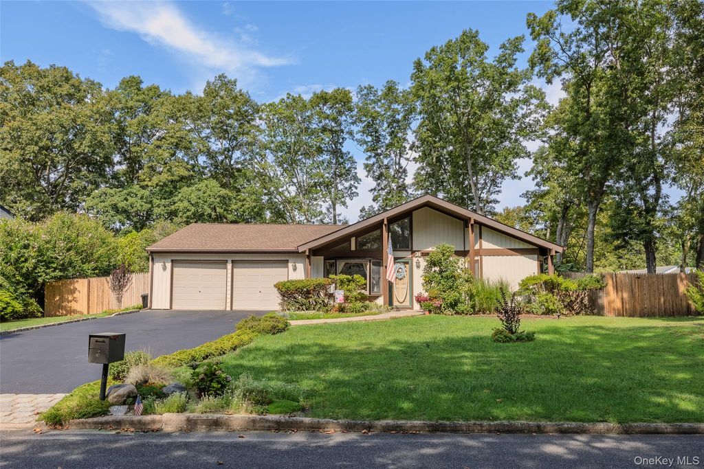 24 Yosemite Lane, Coram, NY 11727 — exterior