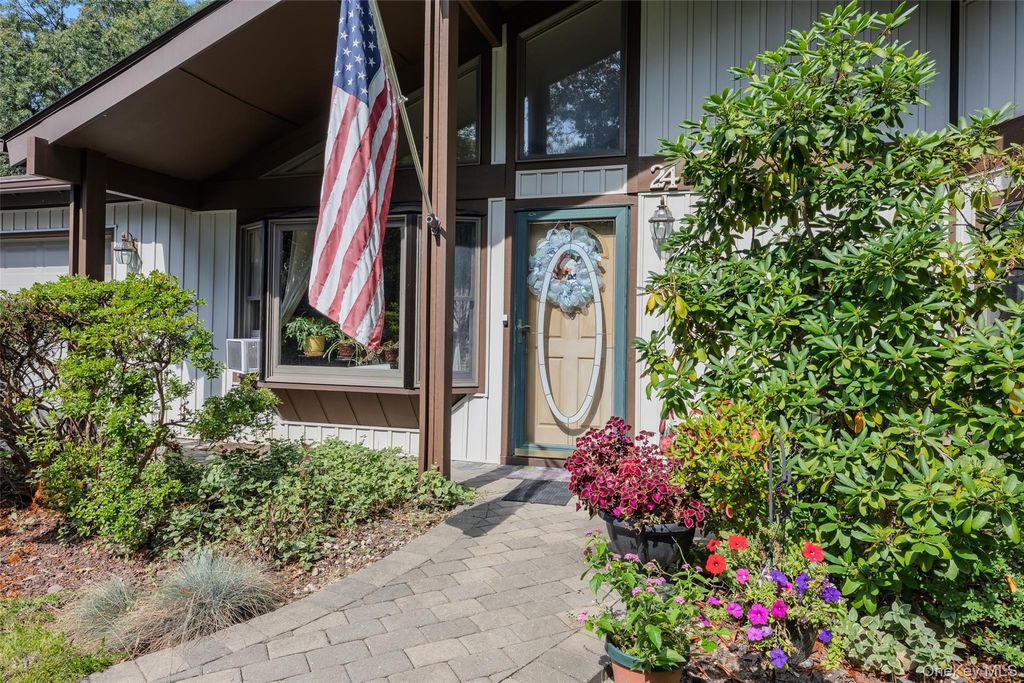 24 Yosemite Lane, Coram, NY 11727 — photo 5
