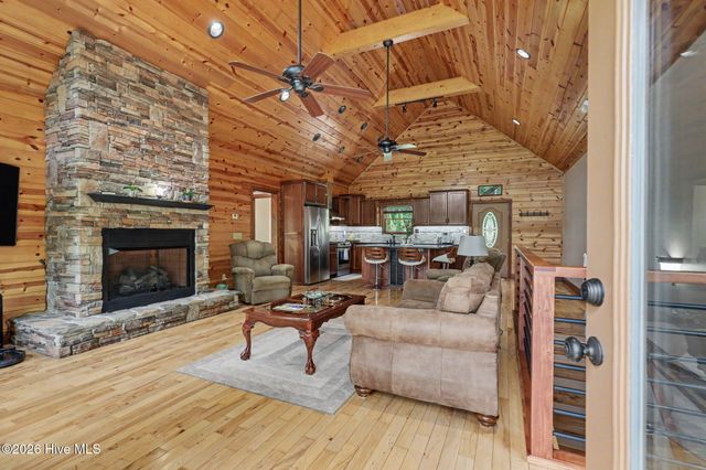 210 Majestic Drive, Hayesville, NC 28904