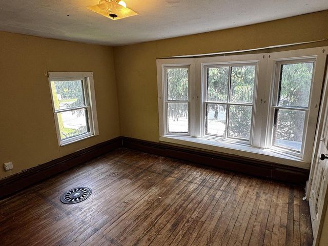 432 W Capitol DRIVE, Hartland, WI 53029