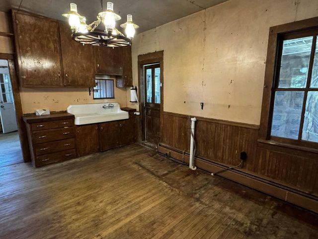 432 W Capitol DRIVE, Hartland, WI 53029