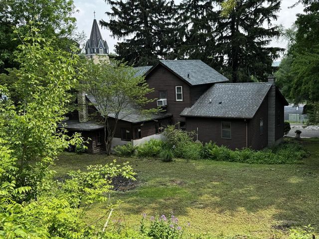 432 W Capitol DRIVE, Hartland, WI 53029