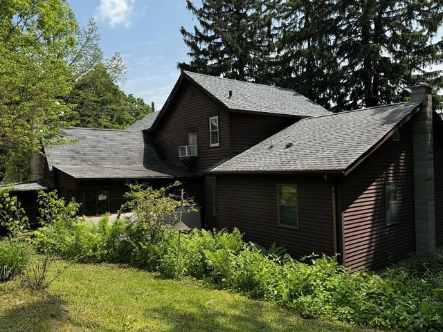 432 W Capitol DRIVE, Hartland, WI 53029