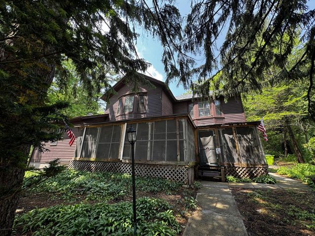 432 W Capitol DRIVE, Hartland, WI 53029