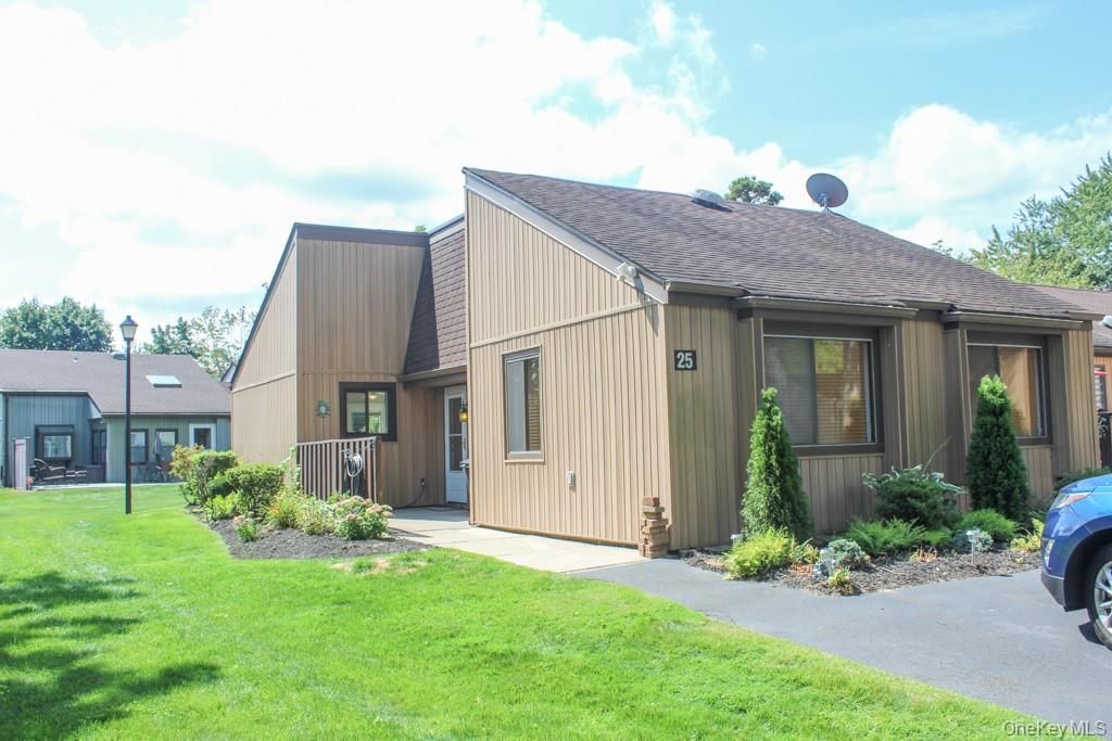 25 Strathmore Gate Drive, Stony Brook, NY 11790