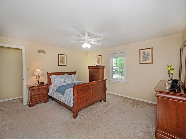 101 Roscommon PLACE, Peters Twp, PA 15317