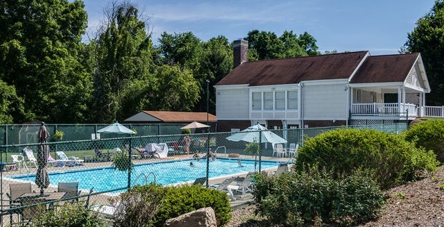 101 Roscommon PLACE, Peters Twp, PA 15317