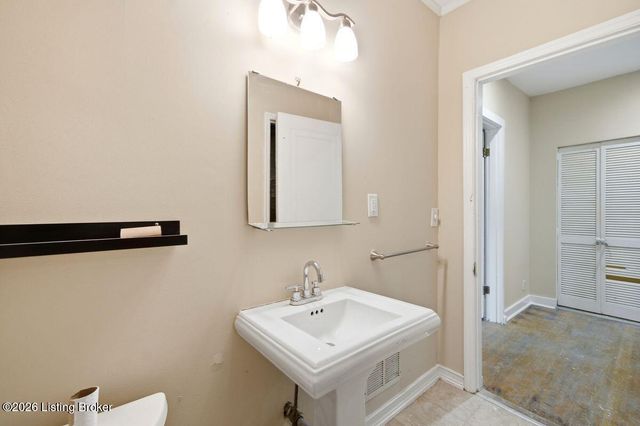 2114 Bonnycastle Ave, Louisville, KY 40205