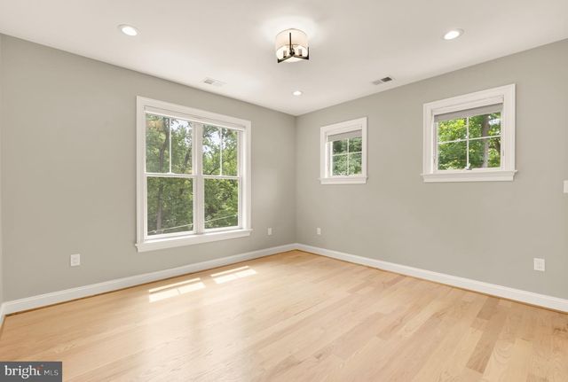 9111 SLIGO CREEK PKWY, Silver Spring, MD 20901