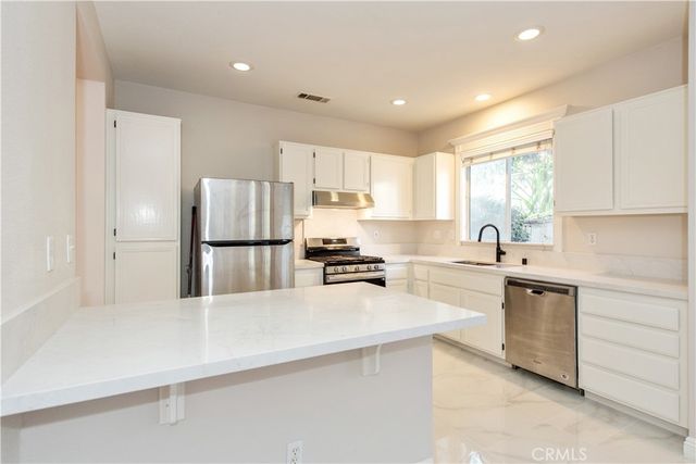 15 New Jersey, Irvine, CA 92606