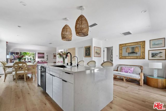 584 N Lucerne Boulevard, Los Angeles, CA 90004