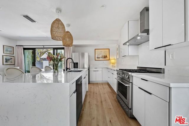 584 N Lucerne Boulevard, Los Angeles, CA 90004