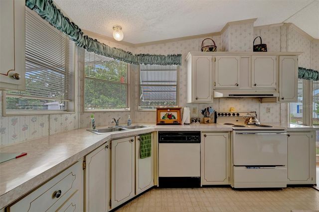 106 N SAINT GEORGE CIRCLE, Apollo Beach, FL 33572