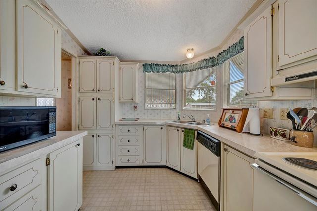 106 N SAINT GEORGE CIRCLE, Apollo Beach, FL 33572