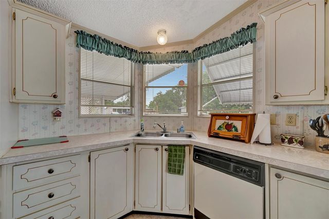 106 N SAINT GEORGE CIRCLE, Apollo Beach, FL 33572