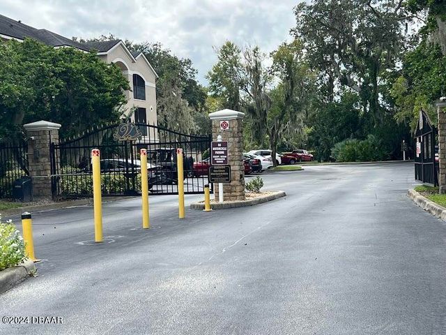 940 Village Trl Unit 2-207, Port Orange, FL 32127