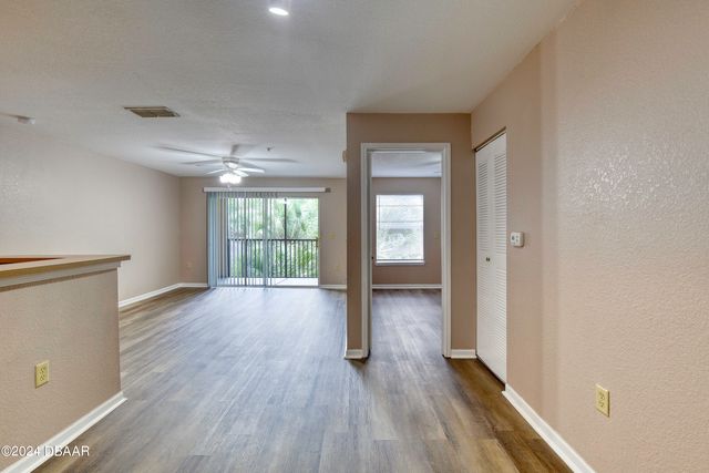 940 Village Trl Unit 2-207, Port Orange, FL 32127
