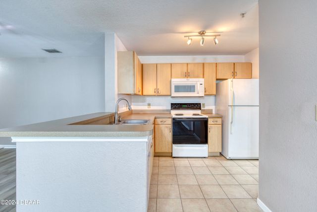 940 Village Trl Unit 2-207, Port Orange, FL 32127