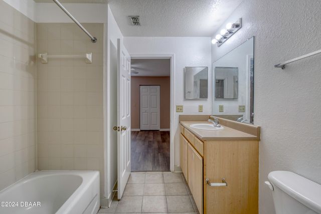 940 Village Trl Unit 2-207, Port Orange, FL 32127