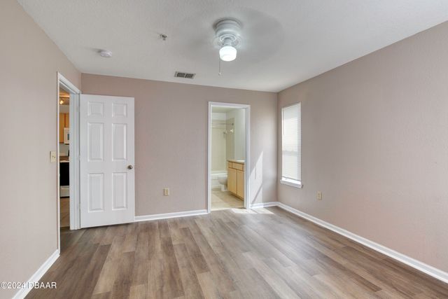940 Village Trl Unit 2-207, Port Orange, FL 32127