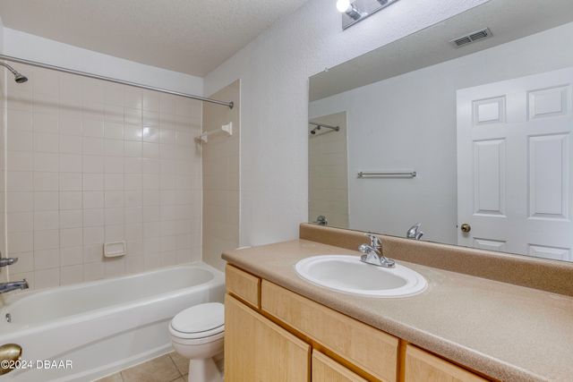 940 Village Trl Unit 2-207, Port Orange, FL 32127
