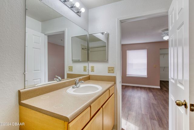 940 Village Trl Unit 2-207, Port Orange, FL 32127