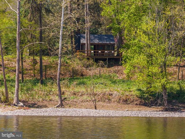 6 BRIDGE ONE LANE, Pipersville, PA 18947
